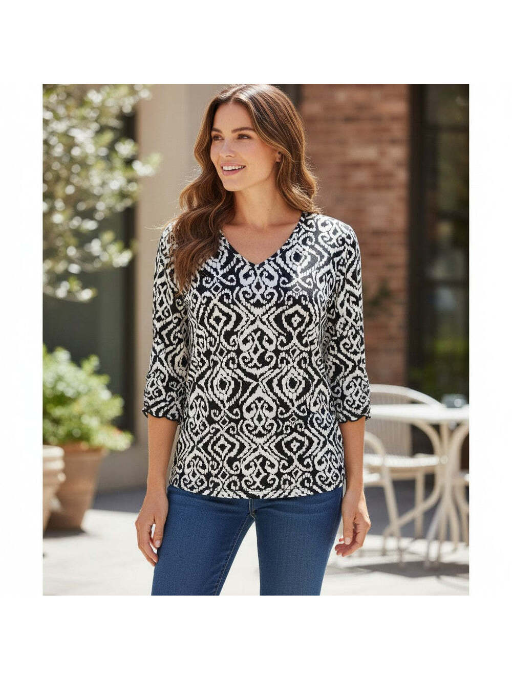 Chico's Black White Print V-Neck Top Size 1 Plus 3/4 Flare Sleeve Stretch Blouse